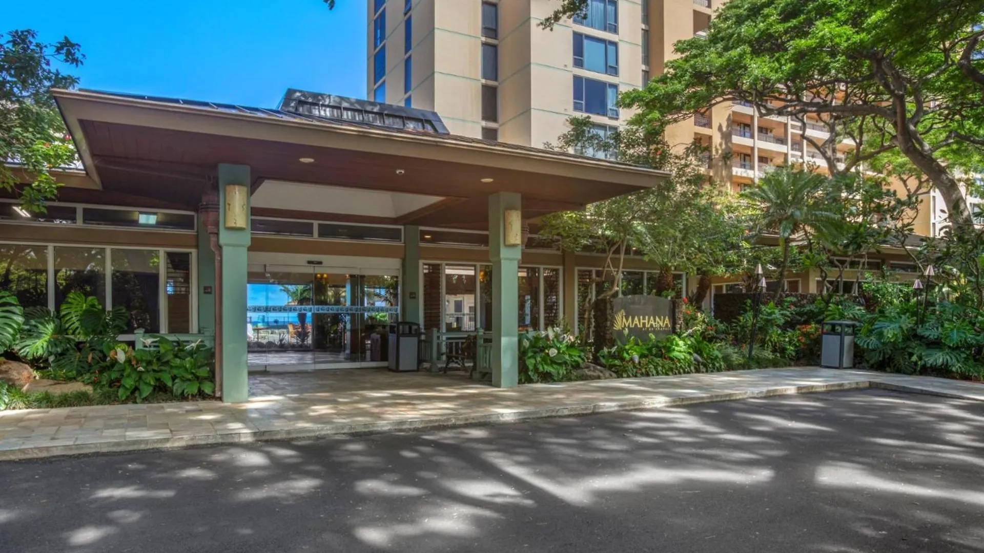 Spacious 4-Bedroom Mahana Collection - Multi Unit Listing - Same Building - Ocean Front - 2 Free Rental Cars Mah-301 Mah-419 Kaanapali