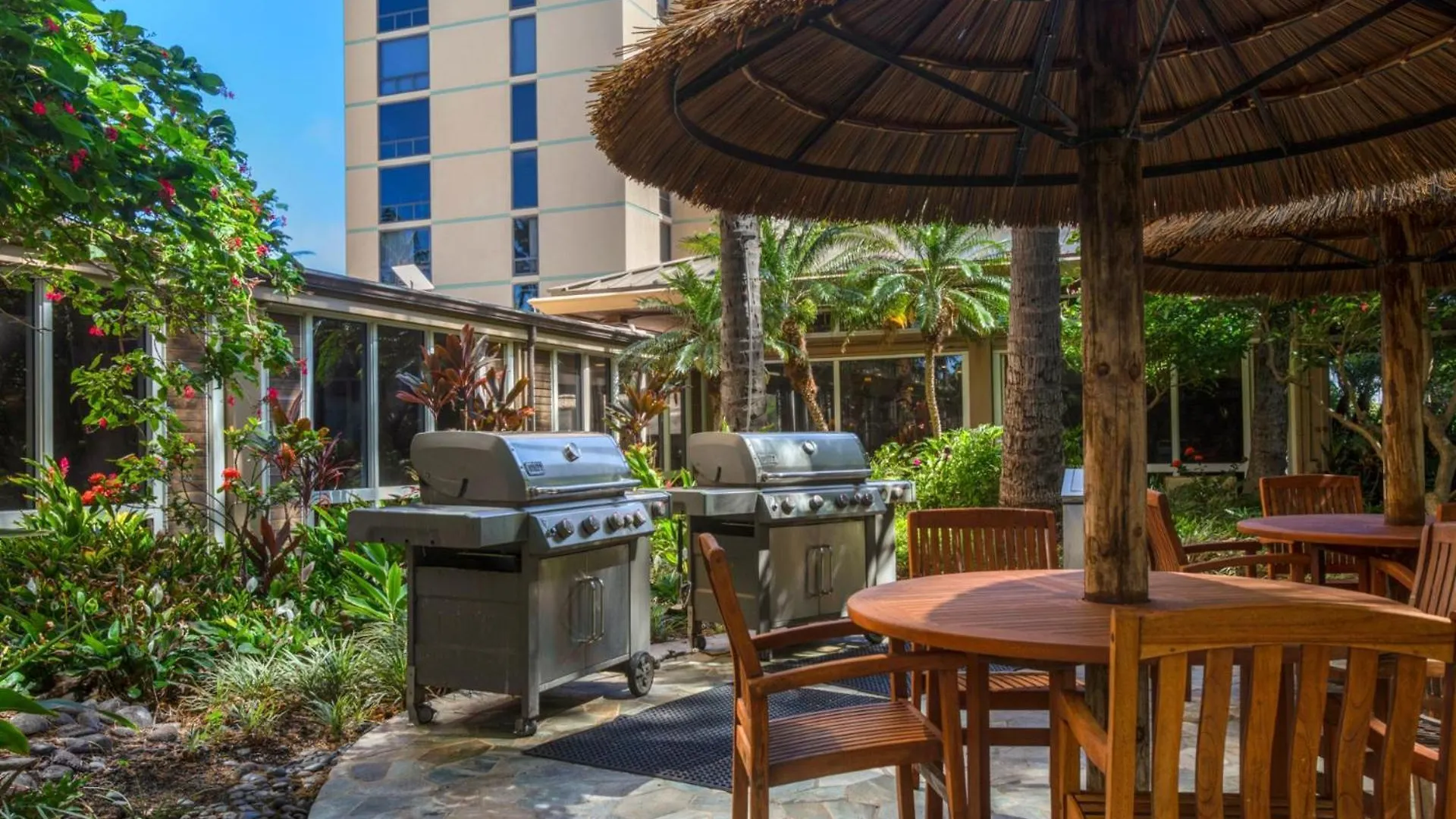 Spacious 4-Bedroom Mahana Collection - Multi Unit Listing - Same Building - Ocean Front - 2 Free Rental Cars Mah-301 Mah-419 Kaanapali USA