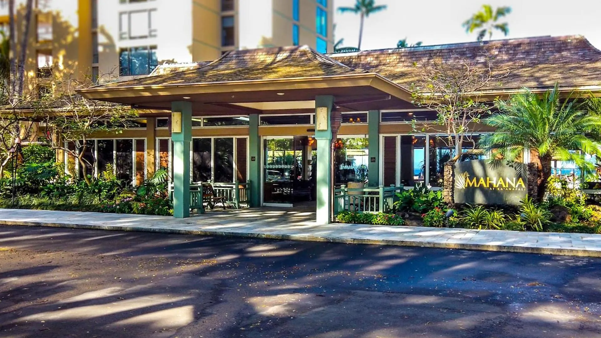 Spacious 4-Bedroom Mahana Collection - Multi Unit Listing - Same Building - Ocean Front - 2 Free Rental Cars Mah-301 Mah-419 Kaanapali Apartment