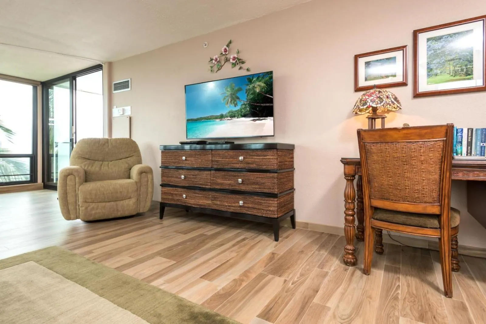 Spacious 4-Bedroom Mahana Collection - Multi Unit Listing - Same Building - Ocean Front - 2 Free Rental Cars Mah-301 Mah-419 Kaanapali